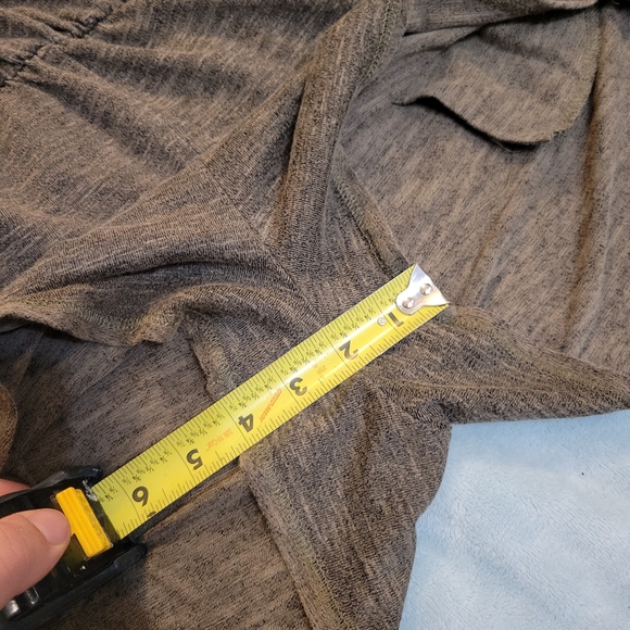 ✨️3 for $15✨️ Eclipse romper v-neck with pockets size medium in forest green - Picture 5 of 8